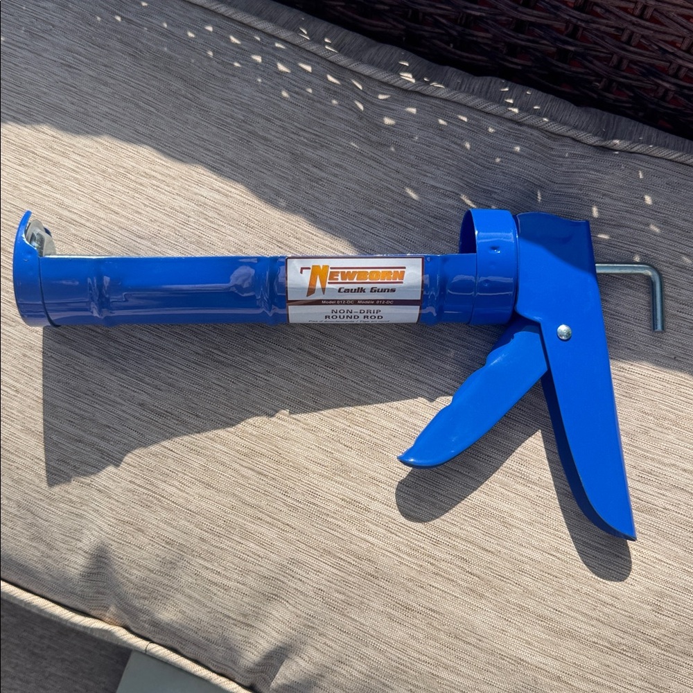 🆕 Newborn Blue Caulk Gun